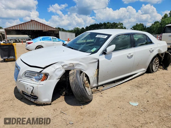 ✅ 2014 Chrysler 300 • VIN: 2C3CCAAG0EH354646 • Лот: 56892486. Опубликован ранее на Copart с пробегом 200 843 миль. Бесплатный доступ к архиву аукционных продаж из США и подробный отчёт об истории автомобиля на DreamBid. Изображение 1.