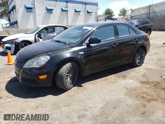 ✅ 2012 Suzuki Kizashi SE • VIN: JS2RF9A30C6100335 • Lot: 63523475. Wystawiony na Copart z przebiegiem 91 732 mil. Bezpłatny archiwum sprzedaży aukcyjnych z USA i szczegółowy raport historii pojazdu na DreamBid. Zdjęcie 1.