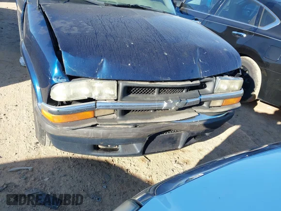 ✅ 2003 Chevrolet S-10 LS • VIN: 1GCCS19X738116038 • Lot: 41483103. Wystawiony na IAAI z przebiegiem 141 206 mil. Bezpłatny archiwum sprzedaży aukcyjnych z USA i szczegółowy raport historii pojazdu na DreamBid. Zdjęcie 6.
