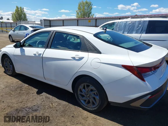 ✅ 2024 Hyundai Elantra SEL • VIN: KMHLM4DG3RU775572 • Lot: 44960081. Wystawiony na IAAI z przebiegiem 40 842 mil. Bezpłatny archiwum sprzedaży aukcyjnych z USA i szczegółowy raport historii pojazdu na DreamBid. Zdjęcie 3.
