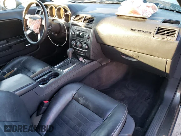 ✅ 2010 Dodge Challenger SE • VIN: 2B3CJ4DV2AH224165 • Lot: 86441074. Wystawiony na Copart z przebiegiem 215 386 mil. Bezpłatny archiwum sprzedaży aukcyjnych z USA i szczegółowy raport historii pojazdu na DreamBid. Zdjęcie 8.