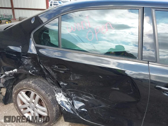 ✅ 2018 Volkswagen Jetta S • VIN: 3VW2B7AJ4JM252834 • Lot: 45159075. Wystawiony na IAAI z przebiegiem 78 311 mil. Bezpłatny archiwum sprzedaży aukcyjnych z USA i szczegółowy raport historii pojazdu na DreamBid. Zdjęcie 8.