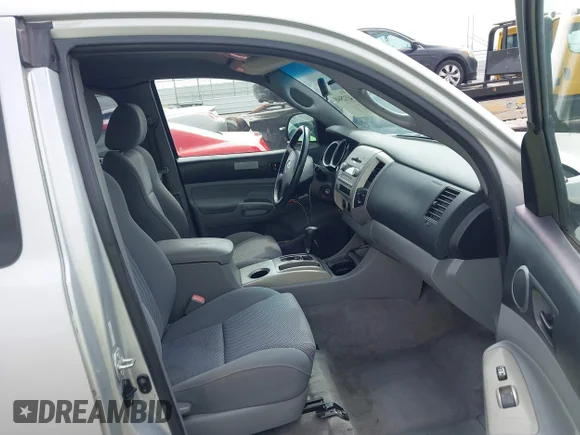 ✅ 2005 Toyota Tacoma PreRunner • VIN: 5TETU62N35Z121271 • Lot: 43325048. Wystawiony na IAAI z przebiegiem 334 492 mil. Bezpłatny archiwum sprzedaży aukcyjnych z USA i szczegółowy raport historii pojazdu na DreamBid. Zdjęcie 5.