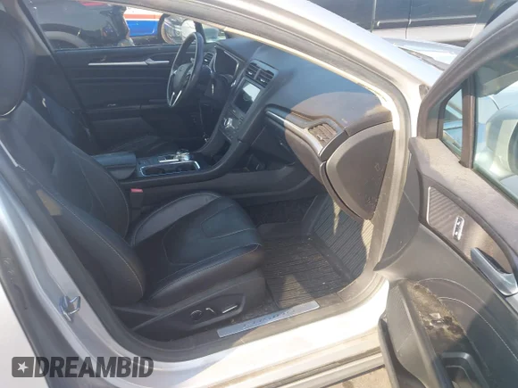 ✅ 2017 Ford Fusion Titanium • VIN: 3FA6P0SU5HR173231 • Lot: 45558295. Wystawiony na IAAI z przebiegiem 264 821 mil. Bezpłatny archiwum sprzedaży aukcyjnych z USA i szczegółowy raport historii pojazdu na DreamBid. Zdjęcie 5.