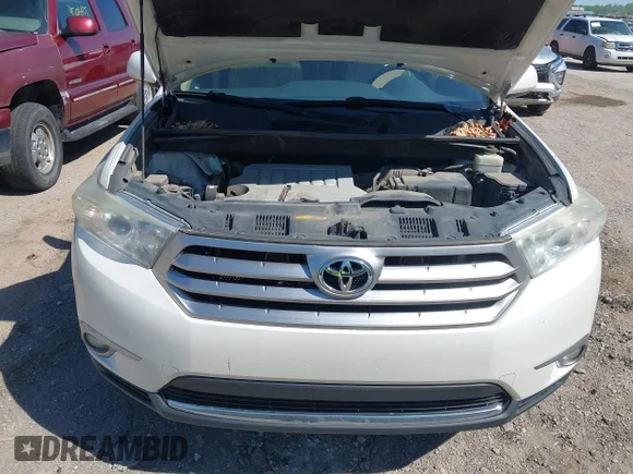 ✅ 2013 Toyota Highlander SE • VIN: 5TDBK3EH8DS255162 • Lot: 45022511. Listed on IAAI with 225,291 mi. Free auction sales archive from the USA and detailed vehicle history report at DreamBid. Image 10.