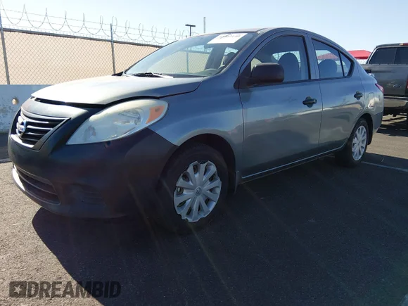 ✅ 2013 Nissan Versa S • VIN: 3N1CN7AP1DL891902 • Lot: 45062140. Wystawiony na IAAI z przebiegiem 63 960 mil. Bezpłatny archiwum sprzedaży aukcyjnych z USA i szczegółowy raport historii pojazdu na DreamBid. Zdjęcie 2.