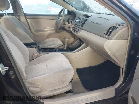 ✅ 2002 Toyota Camry XLE • VIN: JTDBE32K020072734 • Lot: 44568244. Wystawiony na IAAI z przebiegiem 137 044 mil. Bezpłatny archiwum sprzedaży aukcyjnych z USA i szczegółowy raport historii pojazdu na DreamBid. Zdjęcie 5.