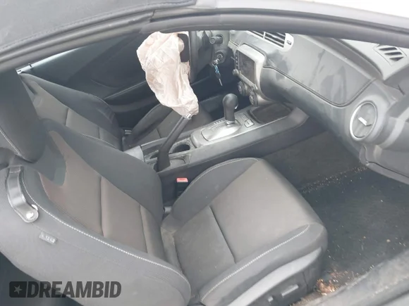 ✅ 2013 Chevrolet Camaro LT • VIN: 2G1FB3D33D9110233 • Lot: 42219580. Wystawiony na IAAI z przebiegiem 157 418 mil. Bezpłatny archiwum sprzedaży aukcyjnych z USA i szczegółowy raport historii pojazdu na DreamBid. Zdjęcie 5.
