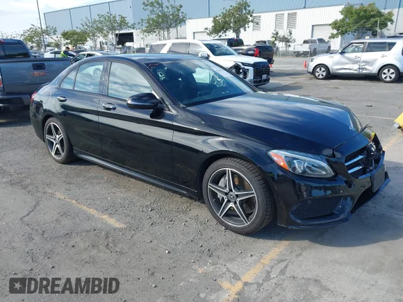 ✅ 2018 Mercedes-Benz C 300 • VIN: 55SWF4JB7JU271798 • Lot: 45281952. Wystawiony na IAAI z przebiegiem 107 025 mil. Bezpłatny archiwum sprzedaży aukcyjnych z USA i szczegółowy raport historii pojazdu na DreamBid. Zdjęcie 1.