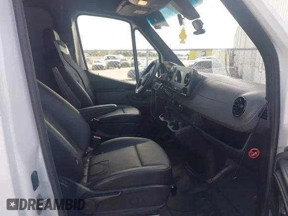 ✅ 2023 Mercedes-Benz Sprinter Cargo • VIN: W1Y40CHY5PT151157 • Лот: 43992895. Опубліковано раніше на IAAI з пробігом 189 038 миль. Безкоштовний доступ до архіву аукціонних продажів зі США та докладний звіт про історію автомобіля на DreamBid. Зображення 5.
