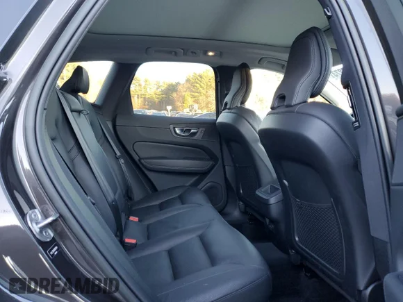 ✅ 2022 Volvo XC60 Momentum • VIN: YV4L12RK8N1080964 • Lot: 79212274. Wystawiony na Copart z przebiegiem 1 233 mil. Bezpłatny archiwum sprzedaży aukcyjnych z USA i szczegółowy raport historii pojazdu na DreamBid. Zdjęcie 11.
