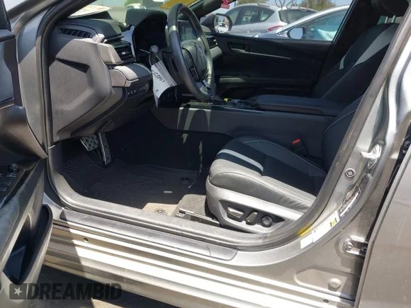 ✅ 2025 Toyota Camry XSE • VIN: 4T1DAACK3SU595998 • Lot: 45128863. Wystawiony na IAAI z przebiegiem 8 606 mil. Bezpłatny archiwum sprzedaży aukcyjnych z USA i szczegółowy raport historii pojazdu na DreamBid. Zdjęcie 5.