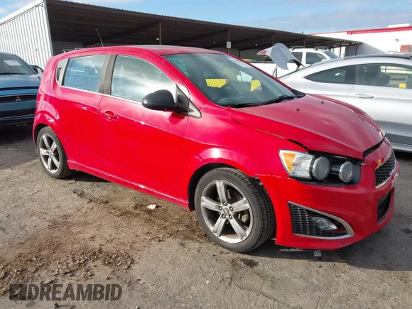 ✅ 2013 Chevrolet Sonic RS • VIN: 1G1JH6SB0D4165133 • Lot: 43732838. Wystawiony na IAAI z przebiegiem 111 641 mil. Bezpłatny archiwum sprzedaży aukcyjnych z USA i szczegółowy raport historii pojazdu na DreamBid. Zdjęcie 1.