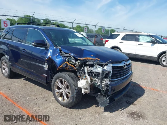 ✅ 2015 Toyota Highlander XLE • VIN: 5TDJKRFH8FS135278 • Lot: 45208320. Wystawiony na IAAI z przebiegiem 187 950 mil. Bezpłatny archiwum sprzedaży aukcyjnych z USA i szczegółowy raport historii pojazdu na DreamBid. Zdjęcie 6.