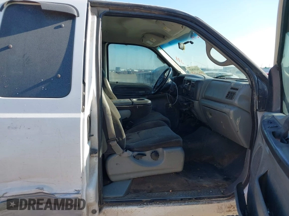 ✅ 2002 Ford F-250 XL • VIN: 1FTNX21LX2EC38353 • Lot: 44359832. Wystawiony na IAAI z przebiegiem 352 363 mil. Bezpłatny archiwum sprzedaży aukcyjnych z USA i szczegółowy raport historii pojazdu na DreamBid. Zdjęcie 5.