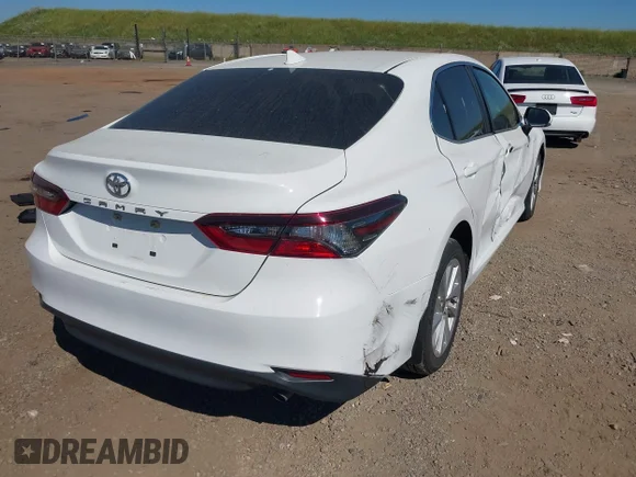 ✅ 2022 Toyota Camry LE • VIN: 4T1C11AK5NU062697 • Lot: 44651887. Wystawiony na IAAI z przebiegiem 14 005 mil. Bezpłatny archiwum sprzedaży aukcyjnych z USA i szczegółowy raport historii pojazdu na DreamBid. Zdjęcie 4.