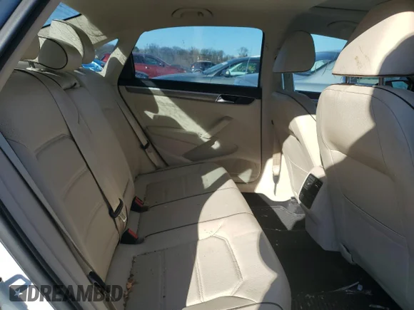 ✅ 2017 Volkswagen Passat SE • VIN: 1VWBT7A36HC068232 • Lot: 44498733. Wystawiony na Copart z przebiegiem 70 542 mil. Bezpłatny archiwum sprzedaży aukcyjnych z USA i szczegółowy raport historii pojazdu na DreamBid. Zdjęcie 10.