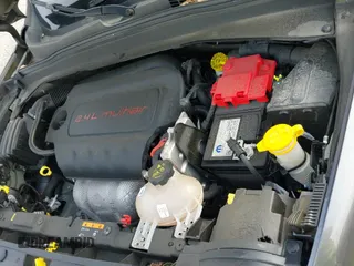 ✅ 2019 Jeep Renegade Latitude • VIN: ZACNJBBB4KPK52017 • Lot: 42505604. Listed on IAAI with 19,040 mi. Free auction sales archive from the USA and detailed vehicle history report at DreamBid. Image 19.