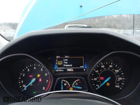 ✅ 2017 Ford Focus SE • VIN: 1FADP3F28HL206951 • Lot: 44002168. Wystawiony na IAAI z przebiegiem 102 764 mil. Bezpłatny archiwum sprzedaży aukcyjnych z USA i szczegółowy raport historii pojazdu na DreamBid. Zdjęcie 7.