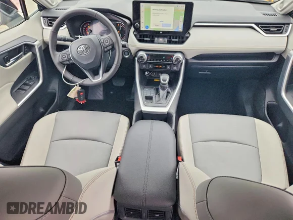 ✅ 2025 Toyota RAV4 XLE Premium • VIN: 2T3A1RFV8SW613068 • Lot: 54621946. Wystawiony na Copart z przebiegiem 5 732 mil. Bezpłatny archiwum sprzedaży aukcyjnych z USA i szczegółowy raport historii pojazdu na DreamBid. Zdjęcie 8.