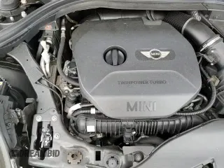 ✅ 2017 MINI Clubman Cooper S • VIN: WMWLU5C50H2E83575 • Lot: 90404415. Listed on Copart with 76,384 mi. Free auction sales archive from the USA and detailed vehicle history report at DreamBid. Image 17.