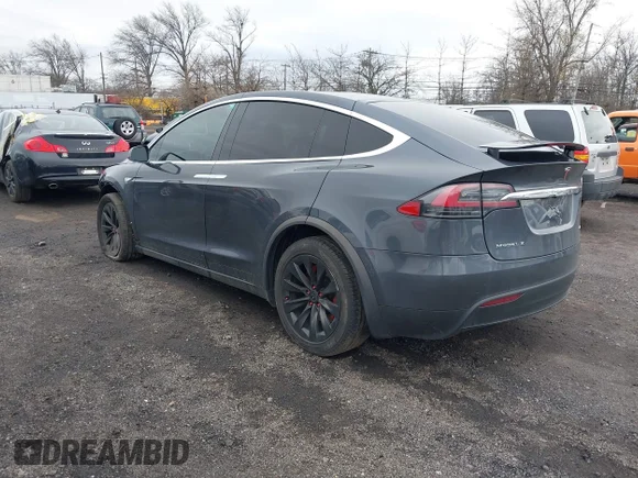 ✅ 2016 Tesla Model X 70D • VIN: 5YJXCBE22GF021391 • Lot: 41812474. Wystawiony na IAAI z przebiegiem 81 490 mil. Bezpłatny archiwum sprzedaży aukcyjnych z USA i szczegółowy raport historii pojazdu na DreamBid. Zdjęcie 3.