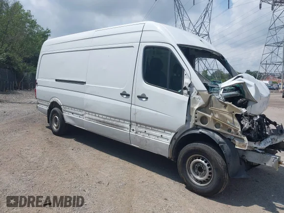 ✅ 2017 Mercedes-Benz Sprinter Cargo Worker • VIN: WD3PE8CD5HP521290 • Лот: 42981848. Опубліковано раніше на IAAI з пробігом Не вказано. Безкоштовний доступ до архіву аукціонних продажів зі США та докладний звіт про історію автомобіля на DreamBid. Зображення 1.