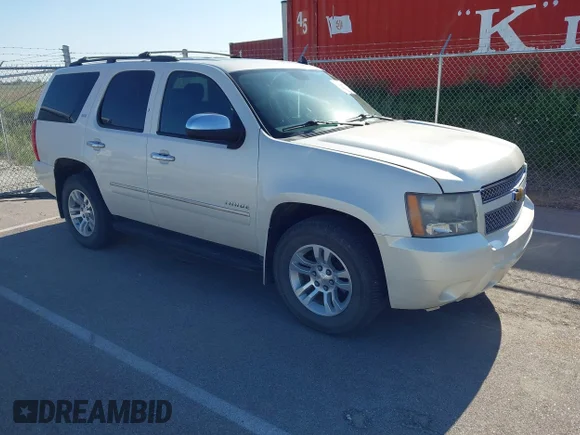 ✅ 2011 Chevrolet Tahoe LTZ • VIN: 1GNSKCE08BR250833 • Lot: 45211799. Wystawiony na IAAI z przebiegiem 185 510 mil. Bezpłatny archiwum sprzedaży aukcyjnych z USA i szczegółowy raport historii pojazdu na DreamBid. Zdjęcie 1.