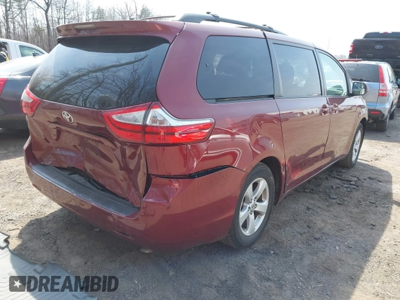 ✅ 2015 Toyota Sienna LE • VIN: 5TDKK3DC0FS577447 • Lot: 44677173. Wystawiony na IAAI z przebiegiem 199 409 mil. Bezpłatny archiwum sprzedaży aukcyjnych z USA i szczegółowy raport historii pojazdu na DreamBid. Zdjęcie 4.