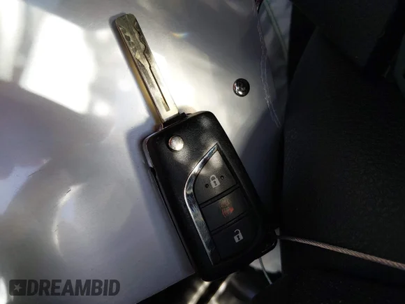 ✅ 2019 Toyota C-HR XLE • VIN: NMTKHMBX5KR100824 • Лот: 45133515. Опубликован ранее на IAAI с пробегом Не указан. Бесплатный доступ к архиву аукционных продаж из США и подробный отчёт об истории автомобиля на DreamBid. Изображение 11.