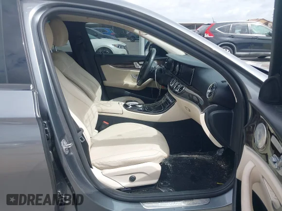 ✅ 2017 Mercedes-Benz E 300 Luxury • VIN: WDDZF4JB1HA080742 • Лот: 45282908. Опубліковано раніше на IAAI з пробігом 111 189 миль. Безкоштовний доступ до архіву аукціонних продажів зі США та докладний звіт про історію автомобіля на DreamBid. Зображення 5.