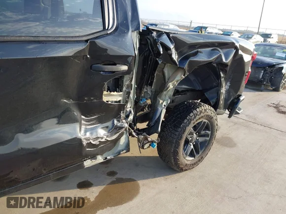 ✅ 2025 Chevrolet Silverado 1500 Custom Trail Boss • VIN: 3GCUKCE85SG240798 • Lot: 44020543. Wystawiony na IAAI z przebiegiem 12 103 mil. Bezpłatny archiwum sprzedaży aukcyjnych z USA i szczegółowy raport historii pojazdu na DreamBid. Zdjęcie 6.