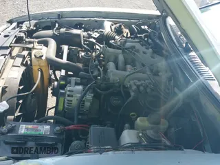 ✅ 2002 Ford Mustang Deluxe • VIN: 1FAFP44432F205991 • Lot: 42144709. Wystawiony na IAAI z przebiegiem 138 119 mil. Bezpłatny archiwum sprzedaży aukcyjnych z USA i szczegółowy raport historii pojazdu na DreamBid. Zdjęcie 17.