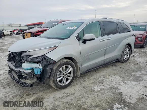 ✅ 2025 Toyota Sienna Limited • VIN: 5TDZSKFCXSS196236 • Лот: 75249445. Опубліковано раніше на Copart з пробігом 10 196 миль. Безкоштовний доступ до архіву аукціонних продажів зі США та докладний звіт про історію автомобіля на DreamBid. Зображення 1.