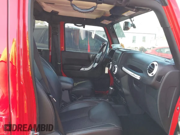 ✅ 2015 Jeep Wrangler Unlimited Sahara • VIN: 1C4BJWEG4FL607962 • Lot: 42113622. Wystawiony na IAAI z przebiegiem 99 464 mil. Bezpłatny archiwum sprzedaży aukcyjnych z USA i szczegółowy raport historii pojazdu na DreamBid. Zdjęcie 5.
