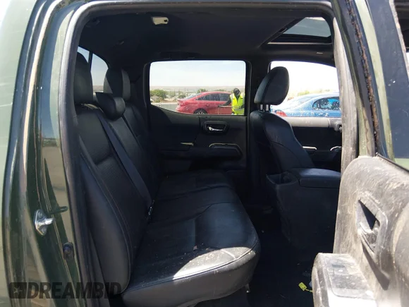 ✅ 2020 Toyota Tacoma • VIN: 5TFCZ5AN4LX243817 • Lot: 44931137. Wystawiony na IAAI z przebiegiem 101 611 mil. Bezpłatny archiwum sprzedaży aukcyjnych z USA i szczegółowy raport historii pojazdu na DreamBid. Zdjęcie 8.