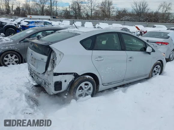 ✅ 2014 Toyota Prius Three • VIN: JTDKN3DU7E1739375 • Lot: 43919184. Wystawiony na IAAI z przebiegiem 136 741 mil. Bezpłatny archiwum sprzedaży aukcyjnych z USA i szczegółowy raport historii pojazdu na DreamBid. Zdjęcie 4.