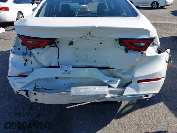 ✅ 2019 Honda Insight Touring • VIN: 19XZE4F97KE026448 • Lot: 43786384. Wystawiony na IAAI z przebiegiem 76 628 mil. Bezpłatny archiwum sprzedaży aukcyjnych z USA i szczegółowy raport historii pojazdu na DreamBid. Zdjęcie 6.