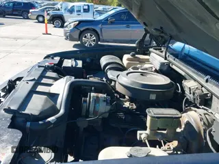 ✅ 1989 Chevrolet Silverado 1500 • VIN: 1GCDC14K8KE108642 • Lot: 43461941. Wystawiony na IAAI z przebiegiem 182 332 mil. Bezpłatny archiwum sprzedaży aukcyjnych z USA i szczegółowy raport historii pojazdu na DreamBid. Zdjęcie 12.