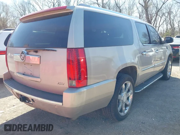✅ 2007 Cadillac Escalade ESV • VIN: 1GYFK668X7R260393 • Lot: 44606288. Wystawiony na IAAI z przebiegiem 262 069 mil. Bezpłatny archiwum sprzedaży aukcyjnych z USA i szczegółowy raport historii pojazdu na DreamBid. Zdjęcie 4.