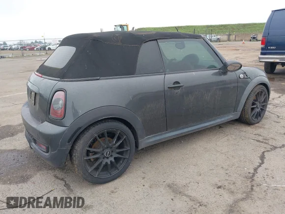✅ 2011 MINI Convertible S • VIN: WMWZP3C56BTX83111 • Lot: 44047015. Wystawiony na IAAI z przebiegiem 151 315 mil. Bezpłatny archiwum sprzedaży aukcyjnych z USA i szczegółowy raport historii pojazdu na DreamBid. Zdjęcie 4.