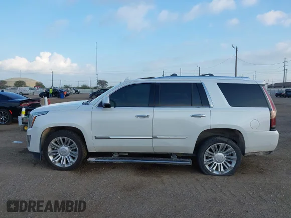 ✅ 2018 Cadillac Escalade Platinum • VIN: 1GYS3DKJ6JR126772 • Lot: 43454530. Wystawiony na IAAI z przebiegiem 158 277 mil. Bezpłatny archiwum sprzedaży aukcyjnych z USA i szczegółowy raport historii pojazdu na DreamBid. Zdjęcie 14.