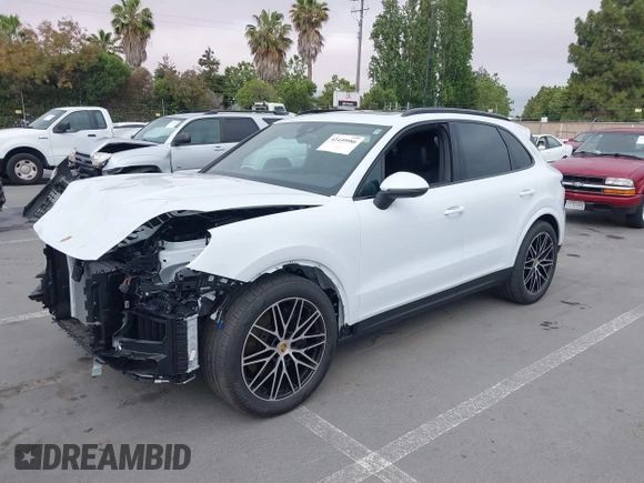 ✅ 2024 Porsche Cayenne • VIN: WP1AA2AY6RDA14314 • Lot: 42439986. Wystawiony na IAAI z przebiegiem 3 212 mil. Bezpłatny archiwum sprzedaży aukcyjnych z USA i szczegółowy raport historii pojazdu na DreamBid. Zdjęcie 2.