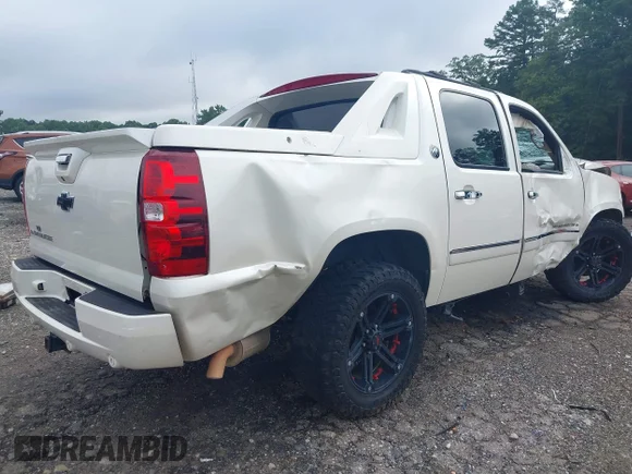 ✅ 2013 Chevrolet Avalanche LTZ • VIN: 3GNMCGE01DG280823 • Lot: 42523302. Wystawiony na IAAI z przebiegiem 193 255 mil. Bezpłatny archiwum sprzedaży aukcyjnych z USA i szczegółowy raport historii pojazdu na DreamBid. Zdjęcie 4.