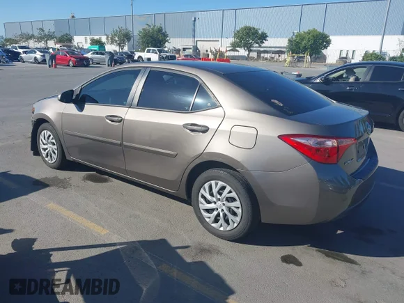 ✅ 2017 Toyota Corolla LE • VIN: 5YFBURHE9HP722215 • Lot: 45138188. Wystawiony na IAAI z przebiegiem 54 000 mil. Bezpłatny archiwum sprzedaży aukcyjnych z USA i szczegółowy raport historii pojazdu na DreamBid. Zdjęcie 3.