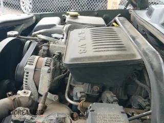 ✅ 2006 Jeep Commander • VIN: 1J8HG48NX6C333442 • Lot: 42814188. Wystawiony na IAAI z przebiegiem 241 411 mil. Bezpłatny archiwum sprzedaży aukcyjnych z USA i szczegółowy raport historii pojazdu na DreamBid. Zdjęcie 17.