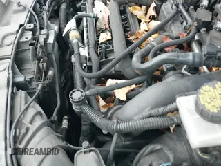 ✅ 2019 Ford Escape SE • VIN: 1FMCU0GD5KUB97930 • Lot: 43737106. Wystawiony na IAAI z przebiegiem 181 175 mil. Bezpłatny archiwum sprzedaży aukcyjnych z USA i szczegółowy raport historii pojazdu na DreamBid. Zdjęcie 19.