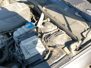 ✅ 2018 Audi A4 • VIN: WAUPNAF46JA138716 • Lot: 41298773. Wystawiony na IAAI z przebiegiem 57 760 mil. Bezpłatny archiwum sprzedaży aukcyjnych z USA i szczegółowy raport historii pojazdu na DreamBid. Zdjęcie 20.