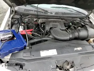 ✅ 2002 Ford Expedition XLT • VIN: 1FMRU15L52LA73723 • Lot: 86134124. Wystawiony na Copart z przebiegiem 211 174 mil. Bezpłatny archiwum sprzedaży aukcyjnych z USA i szczegółowy raport historii pojazdu na DreamBid. Zdjęcie 16.