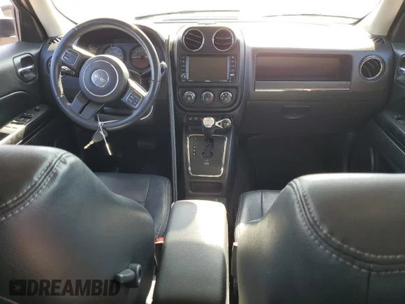 ✅ 2015 Jeep Patriot High Altitude • VIN: 1C4NJRFB3FD357948 • Lot: 54686054. Wystawiony na Copart z przebiegiem 75 169 mil. Bezpłatny archiwum sprzedaży aukcyjnych z USA i szczegółowy raport historii pojazdu na DreamBid. Zdjęcie 8.